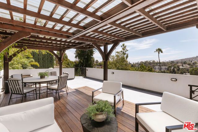 6280 Ivarene Avenue, Los Angeles, CA 90068