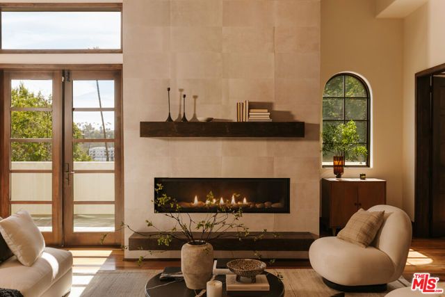 6280 Ivarene Avenue, Los Angeles, CA 90068
