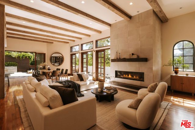 6280 Ivarene Avenue, Los Angeles, CA 90068