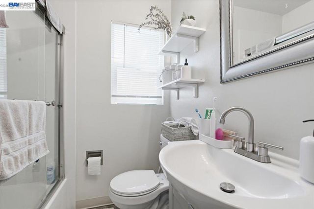 882 W Tennyson Rd, Hayward, CA 94544