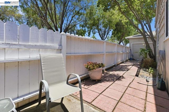882 W Tennyson Rd, Hayward, CA 94544