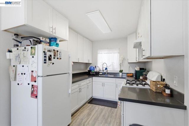 882 W Tennyson Rd, Hayward, CA 94544