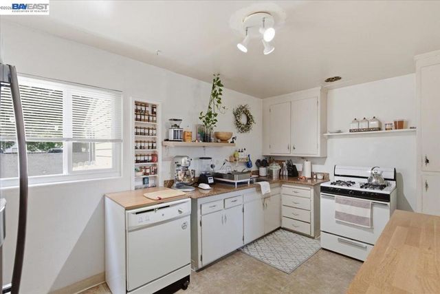 882 W Tennyson Rd, Hayward, CA 94544