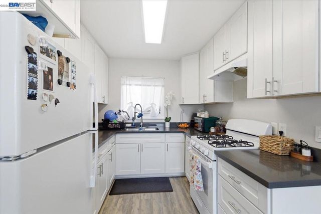 882 W Tennyson Rd, Hayward, CA 94544