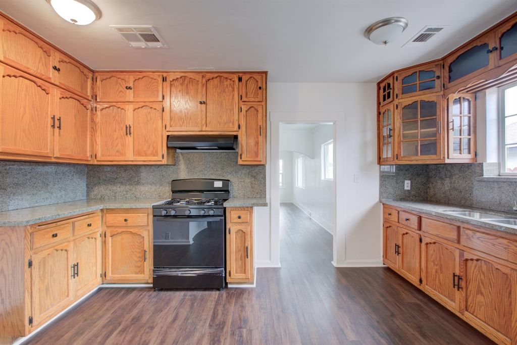 Image 10 of property listing at 1241 6th, Atwater, CA 95301