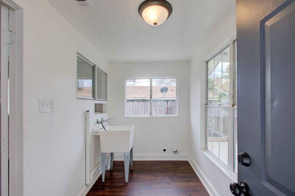 Image 18 of property listing at 1241 6th, Atwater, CA 95301