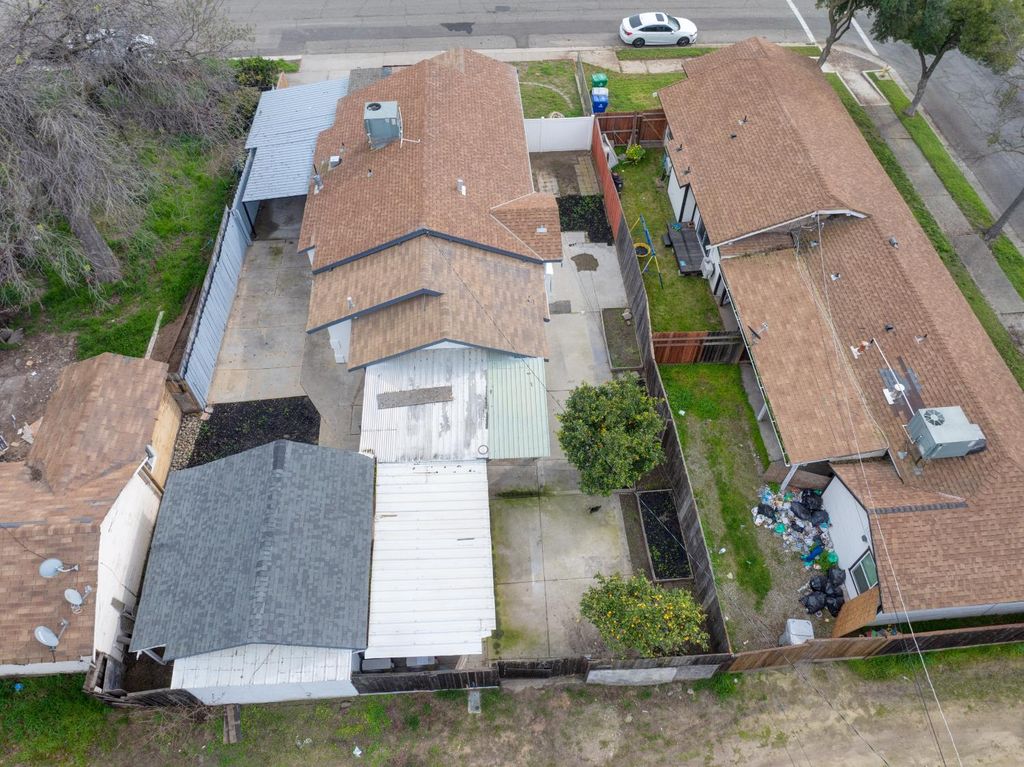 Image 33 of property listing at 1241 6th, Atwater, CA 95301