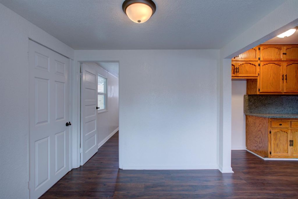 Image 7 of property listing at 1241 6th, Atwater, CA 95301