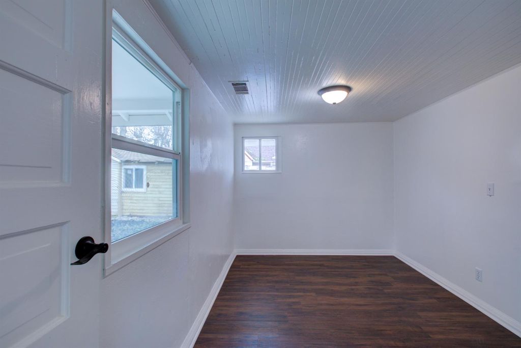 Image 8 of property listing at 1241 6th, Atwater, CA 95301