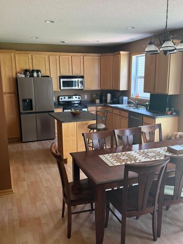 728 Newberry Lane, Chaska, MN 55318