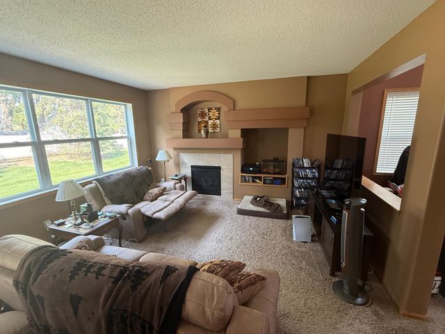 728 Newberry Lane, Chaska, MN 55318