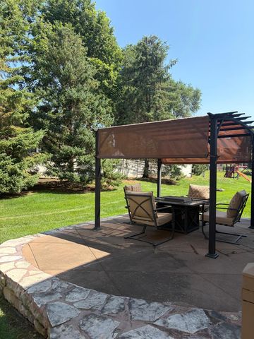 728 Newberry Lane, Chaska, MN 55318