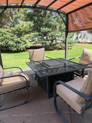 728 Newberry Lane, Chaska, MN 55318