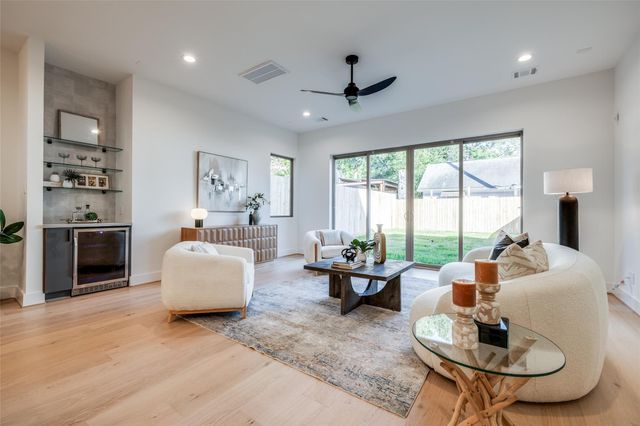 3909 Driscoll Street, Houston, TX 77098