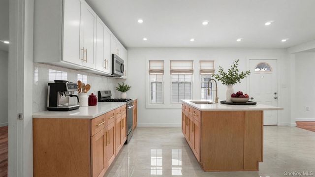 219 E 238th Street, Bronx, NY 10470