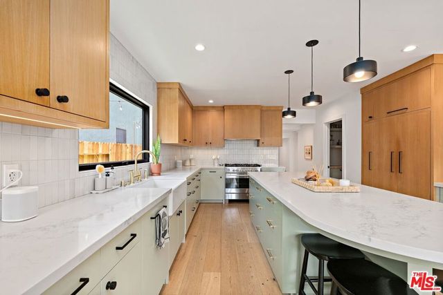 7803 Vicksburg Avenue, Los Angeles, CA 90045
