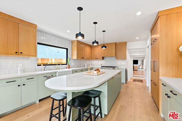 7803 Vicksburg Avenue, Los Angeles, CA 90045