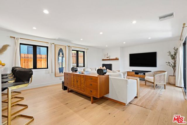 7803 Vicksburg Avenue, Los Angeles, CA 90045