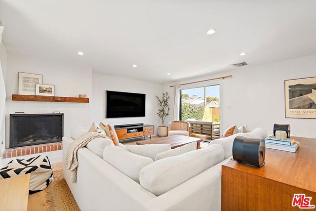7803 Vicksburg Avenue, Los Angeles, CA 90045