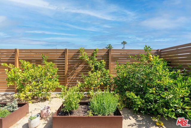 7803 Vicksburg Avenue, Los Angeles, CA 90045