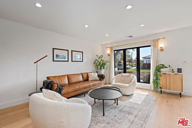 7803 Vicksburg Avenue, Los Angeles, CA 90045