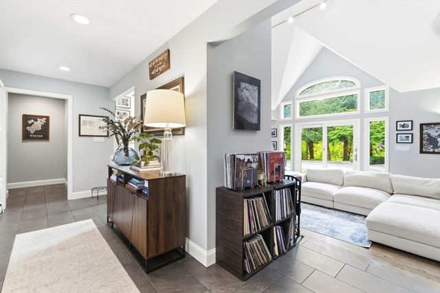 23 Ashley Ln, Acushnet, MA 02743