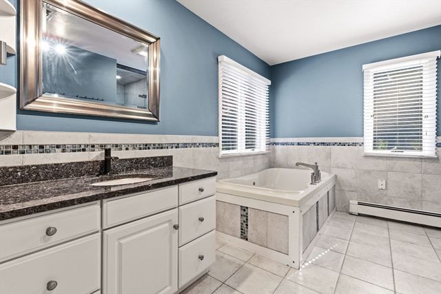 23 Ashley Ln, Acushnet, MA 02743