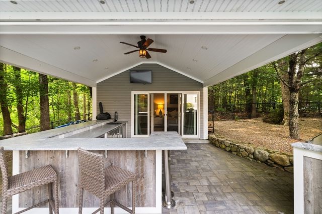 23 Ashley Ln, Acushnet, MA 02743