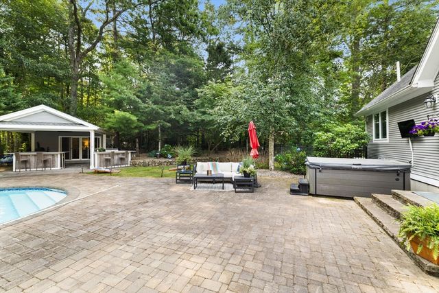23 Ashley Ln, Acushnet, MA 02743