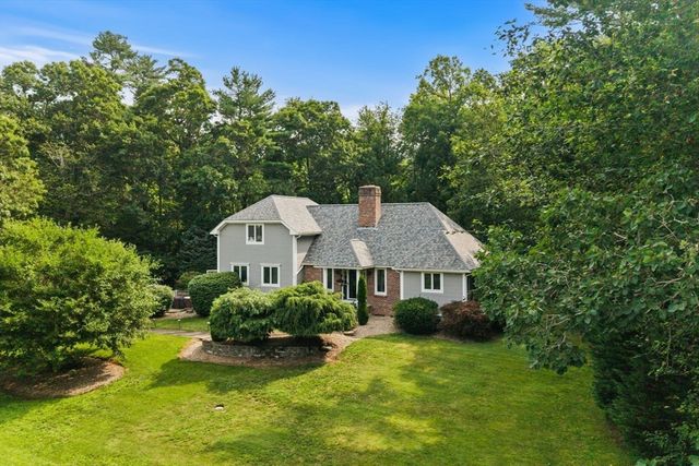 23 Ashley Ln, Acushnet, MA 02743