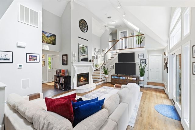 23 Ashley Ln, Acushnet, MA 02743