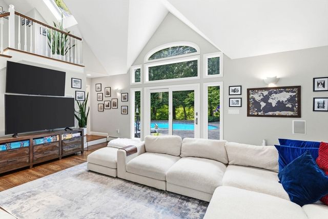 23 Ashley Ln, Acushnet, MA 02743