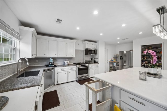 103 Spanish Trace Street, Crosby, TX 77532