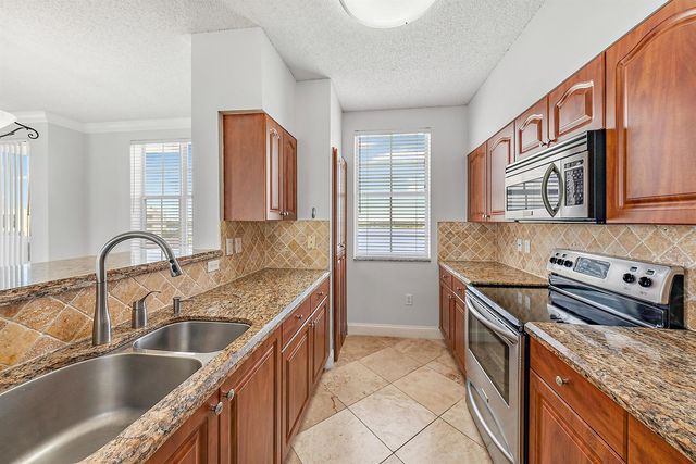 616 Clearwater Park Road 913, West Palm Beach, FL 33401