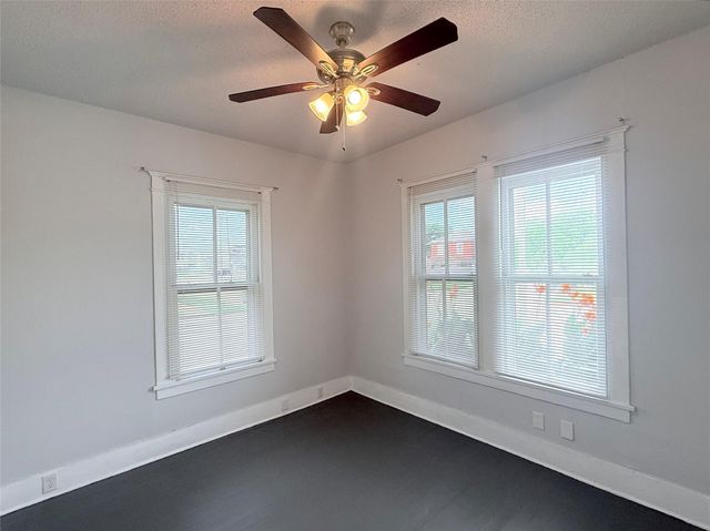 1924 26th Street, Galveston, TX 77550