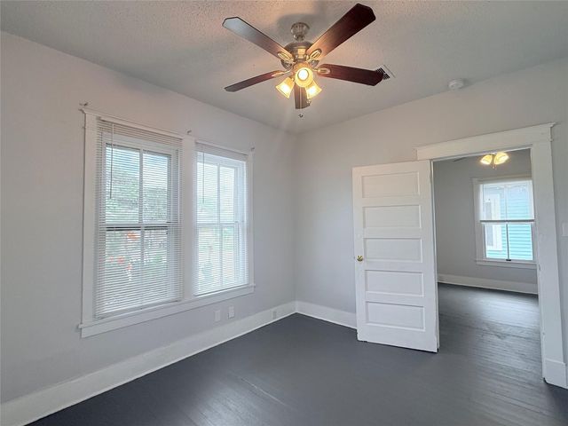 1924 26th Street, Galveston, TX 77550