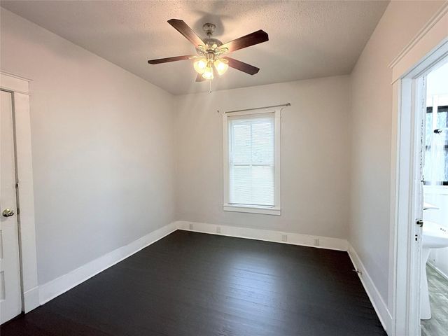 1924 26th Street, Galveston, TX 77550