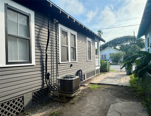 1924 26th Street, Galveston, TX 77550