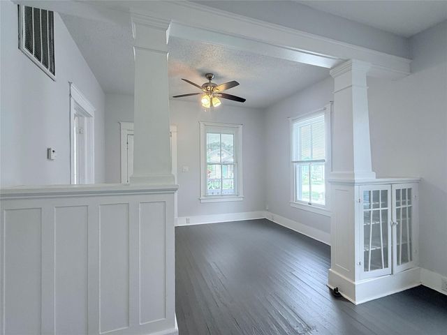 1924 26th Street, Galveston, TX 77550