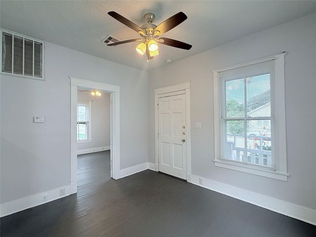 1924 26th Street, Galveston, TX 77550