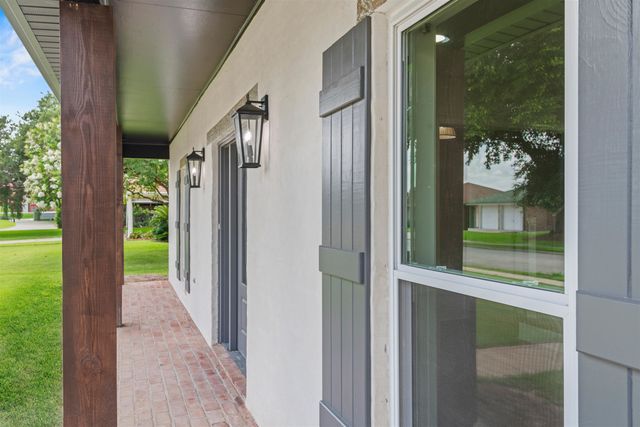 200 Raywood Dr, Houma, LA 70360