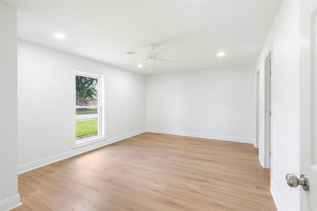 200 Raywood Dr, Houma, LA 70360