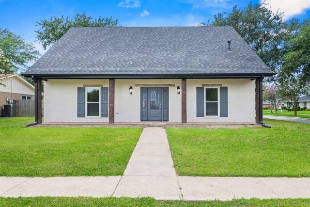 200 Raywood Dr, Houma, LA 70360