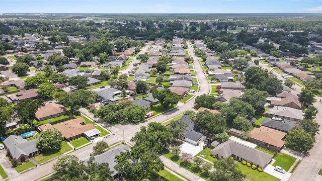 200 Raywood Dr, Houma, LA 70360
