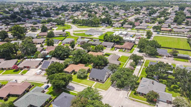 200 Raywood Dr, Houma, LA 70360