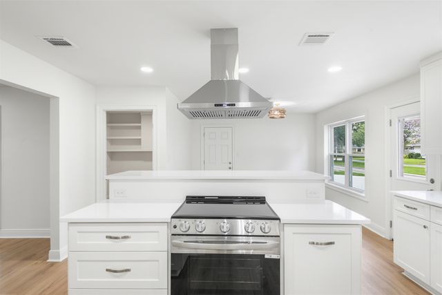 200 Raywood Dr, Houma, LA 70360