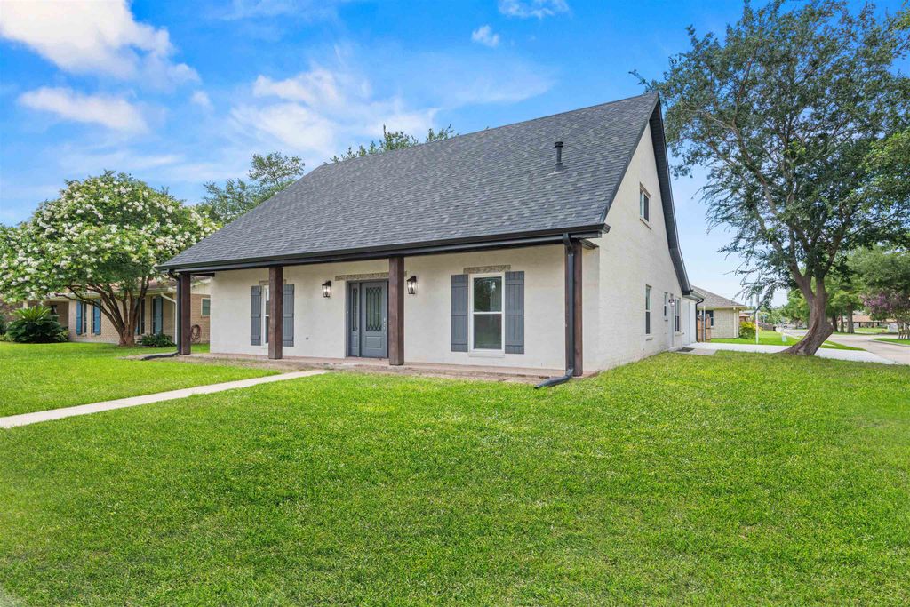 200 Raywood Dr, Houma, LA 70360