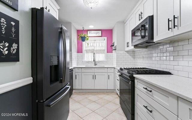 15 Weller Place, Holmdel, NJ 07733