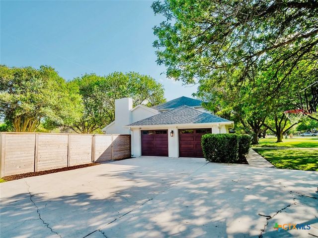 145 Bobwhite Trail, Seguin, TX 78155