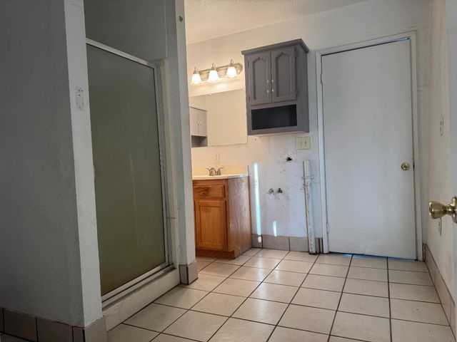 3061 Orchid Avenue, Sanger, CA 93657